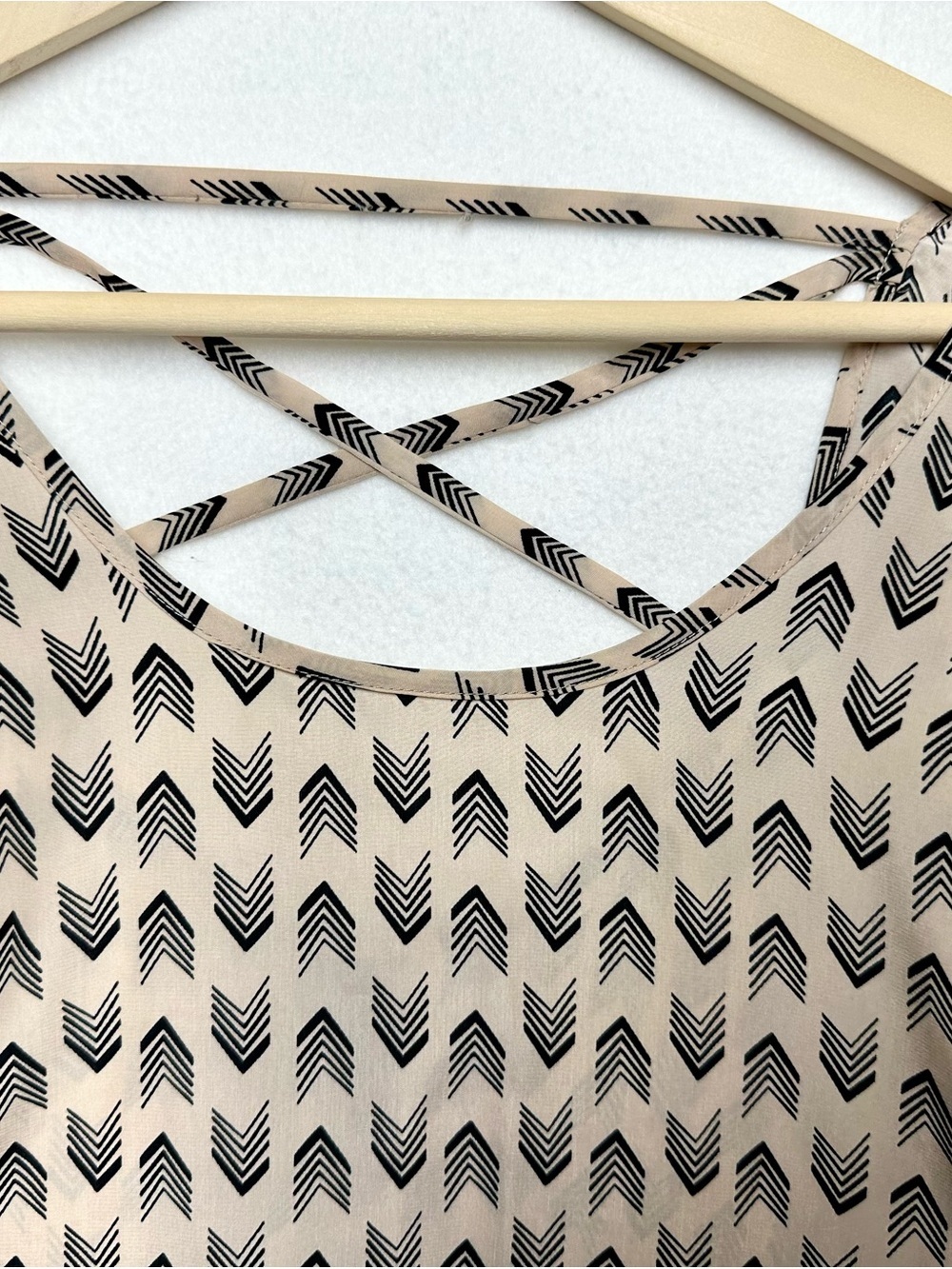 Maurices Women’s Medium Chevron Print Blouse • Crisscross Neckline Top - Picture 3 of 6